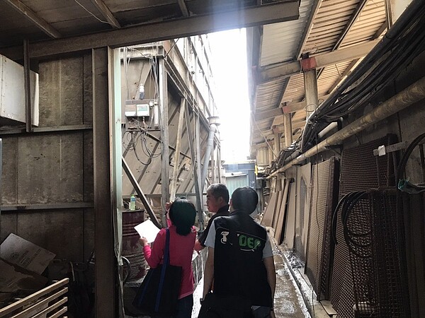 桃園市議員質詢指空汙惹民怨,環保局表示只要接獲通報,會立即派員到場稽查。圖/桃園市政府環保局提供