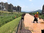 新北市府加強三峽河岸清潔　堤頂景觀更加優化