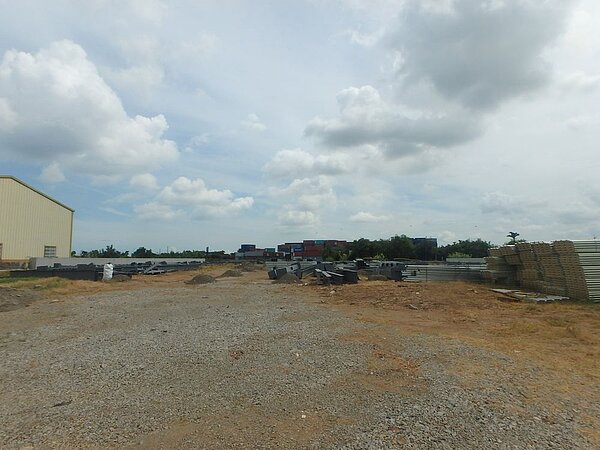 端午連假查獲龍井區農地整地開挖，已發勒令停工函不得再搭建。圖／台中市政府提供