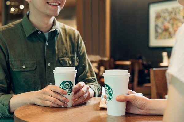 星巴克最新活動「黑咖啡HAPPY HOUR」10月展開，有5天購買黑咖啡系列飲料，可享買一送一優惠。 圖／星巴克咖啡同好會(Starbucks Coffee)