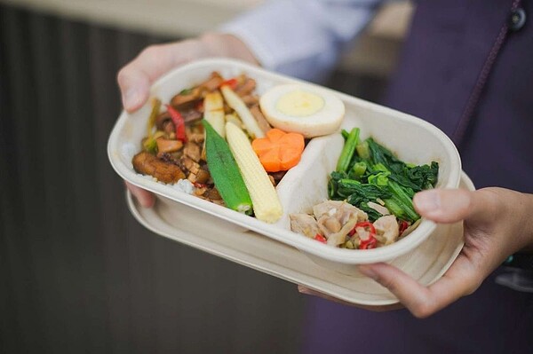 設計展限定!台鐵推客家風味便當 客家小炒、野薑花粽展現美食設計力。圖/新竹市政府大眾運輸科