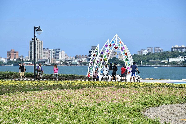 八里結婚廣場完工。圖/新北市高灘處提供