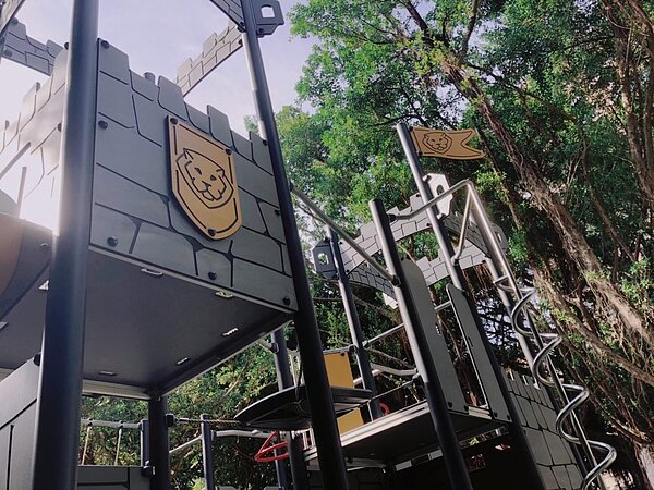 蘭雅公園新增闖關遊戲場,還有一座歐洲城堡遊具,規畫不同年齡層孩童適當遊樂區。圖/北市公園處提供