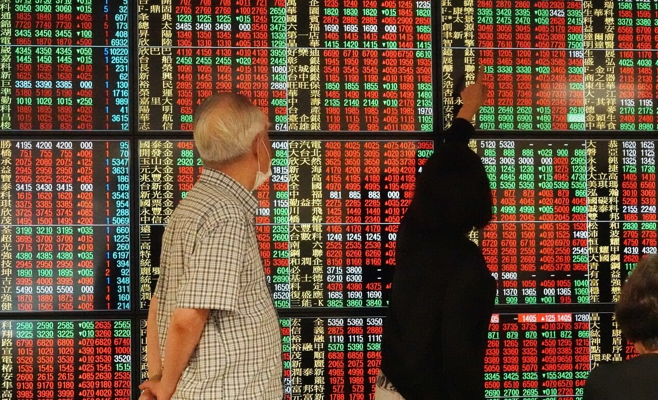 有網友在PTT上詢問「該怎麼調適存款很少的心情」。 聯合報系資料照/記者杜建重攝影