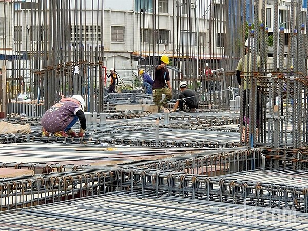 台東地區近兩年房地產市場興旺，市區大小建案逾20處。記者羅紹平／攝影 