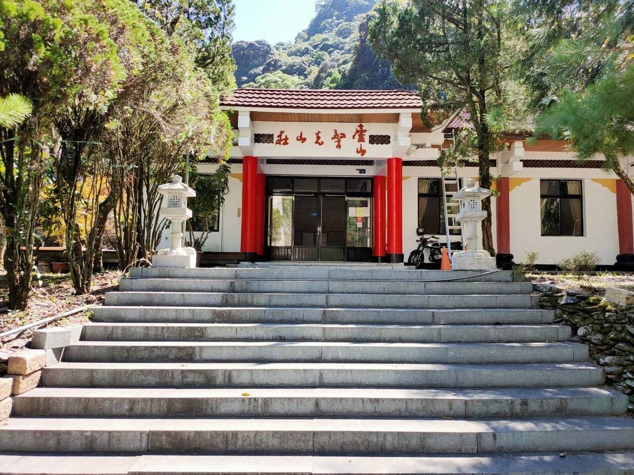 南投縣政府今年廢至廬山溫泉水權不再核發,當地廬山警光山莊傳年底吹熄燈號。圖/本報資料照