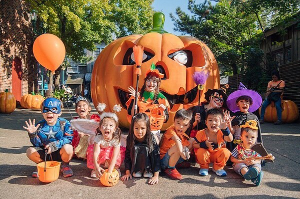 關西六福莊也推出「萌萌幽靈派對」住房專案,邀請大小朋友一起入莊來搞怪。圖/六福旅遊集團提供