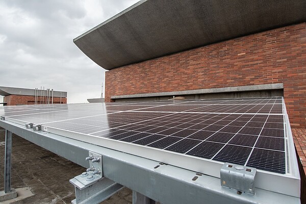 「開南大學太陽能光電系統第一期」7日舉行竣工啟用儀式。圖／桃園市政府提供