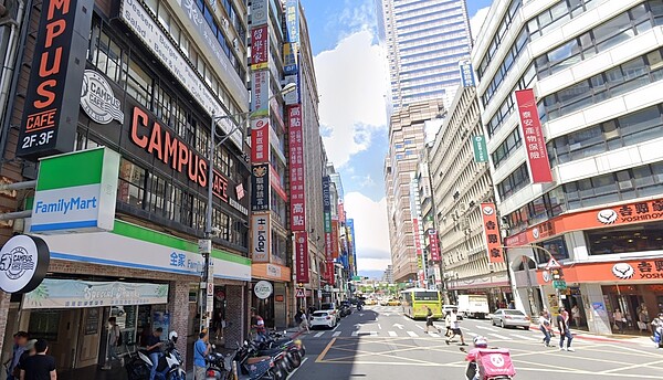 台北車站周邊精華地段的店面也是遠航遭法拍的資產。圖／取自Google maps