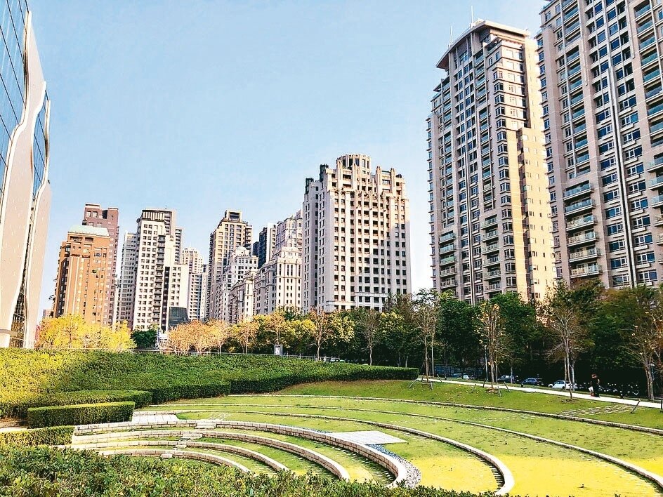 市場資金氾濫，銀行搶房貸戶殺紅眼，不只利率低，還有最高貸款九成以上方案。  本報系資料庫