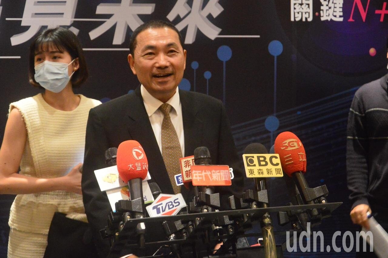 新北市長侯友宜(右)。記者施鴻基/攝影