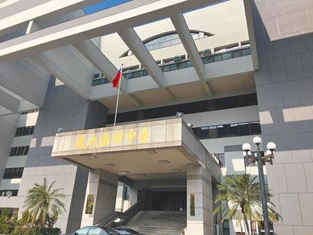 華盛公司女特助蘇曉貞為讓公司免於因違約被罰，教唆黑道小弟擄走鐵改局女官員並強拍裸照，台中地院判處她2年6月刑期。（林欣儀攝