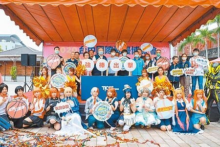 「2020台中國際動漫博覽會」在文化資產園區展開,中台科大學生COSPLAY成動漫角色,吸睛十足。(林欣儀攝)