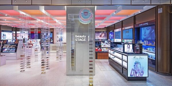 新光三越線上購物平台beauty STAGE美麗台，位於台中新光三越開首家實體店面。圖／公司提供