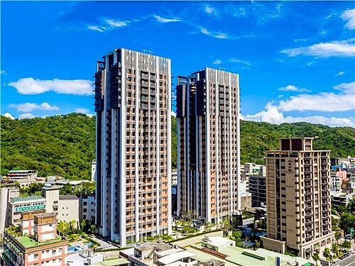 長虹陶都位於鶯歌市中心精華地段。圖/取自實價登錄比價王