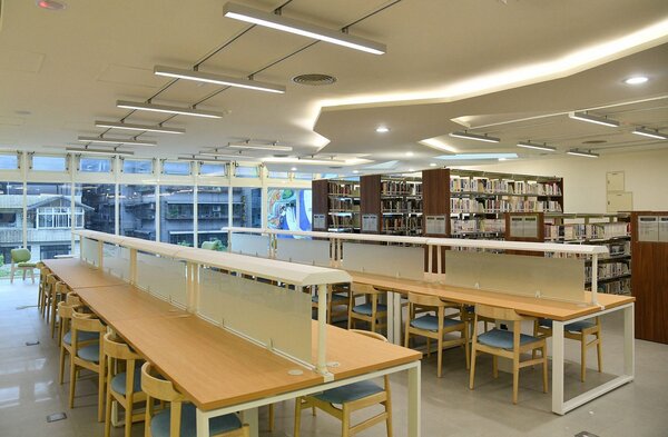 歷經1年5個月的興建，新北市立圖書館瑞芳分館11日重新開館。圖／新北市政府提供