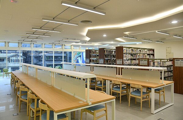 歷經1年5個月的興建,新北市立圖書館瑞芳分館11日重新開館。圖/新北市政府提供