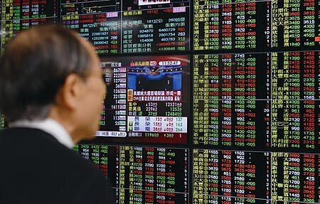 
台積電、日月光投控等個股不僅單季營收破百億元，且9月與第三季營收均創新高。圖／本報資料照片
 