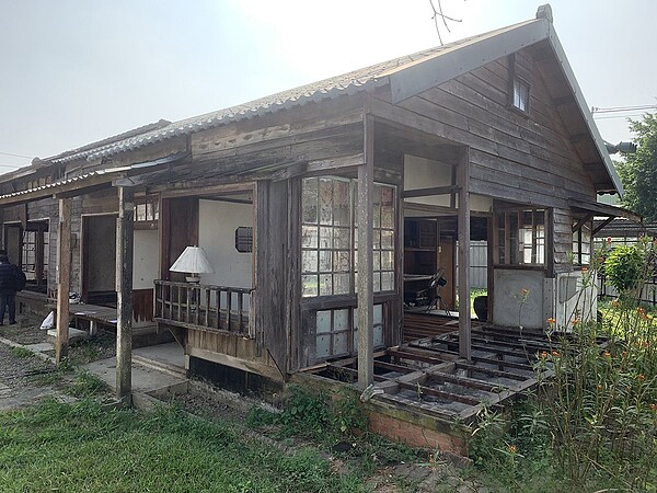 台南除公布的四大歷史街區外,還有許多老宅需要保護,例如後壁區原木造教師宿舍。圖/市府文化局提供