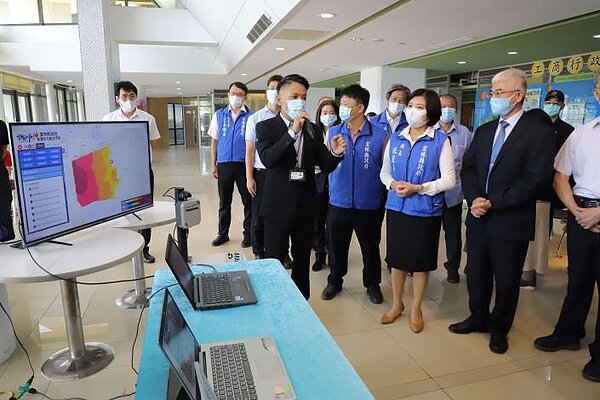 雲林縣府建置「路面淹水感測器」，可即時監測颱洪期間水情資訊變化。圖／雲林縣政府提供