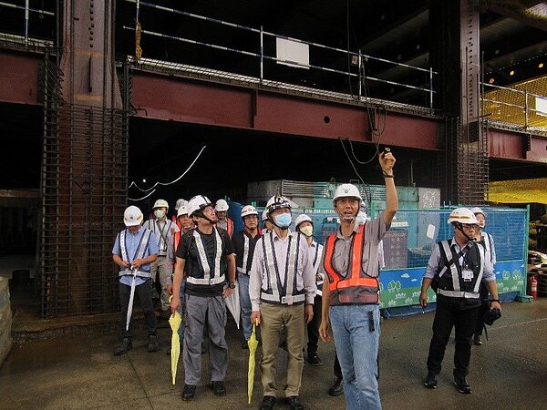 臺北市勞動檢查會同都市發展局前往南港機廠基地公共住宅統包工程進行聯合檢查。台北市政府提供