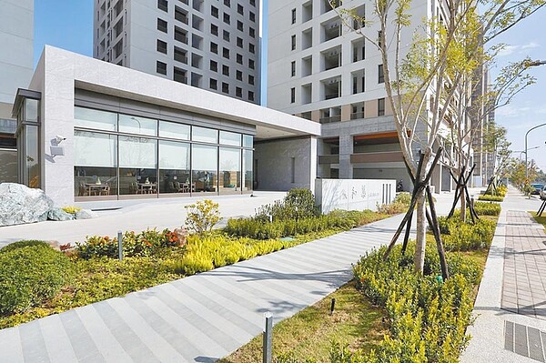 為補償照顧台南鐵路地下化工程沿線拆遷戶權益,台南市政府興建南鐵專案照顧住宅。(台南市政府提供/曹婷婷台南傳真)