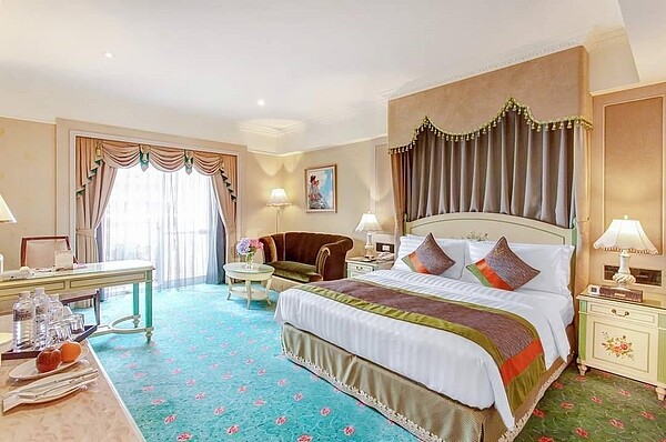 首都大飯店南京建國旗艦館將於11月1日起無限期停業。圖/取自首都大飯店粉絲團