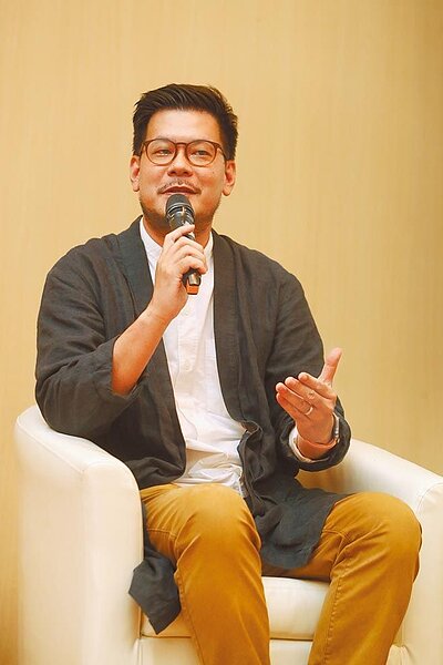 春池玻璃實業有限公司副總經理吳庭安。(杜宜諳攝)