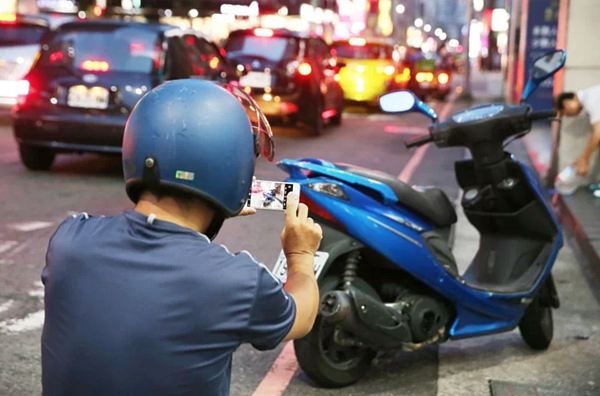 民眾檢舉交通違規案件逐年提升,到2019年,每日平均高達8211件。圖/聯合報系資料照