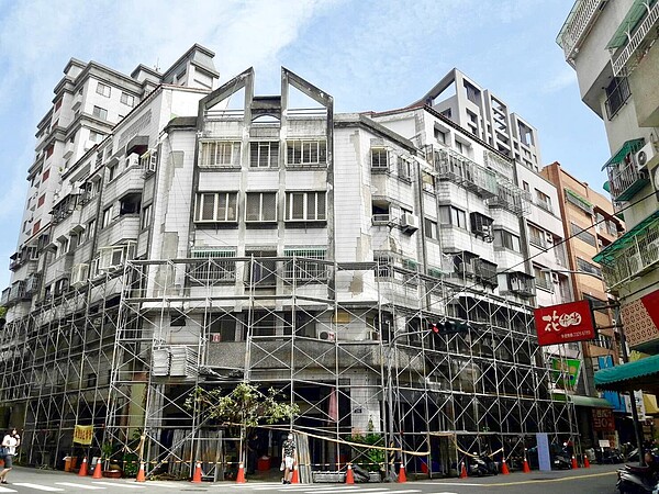 危老與都更案雙雙加速都市風貌更新,由於房價也相對符合市場行情,頗受建商與消費者青睞。記者宋健生/攝影