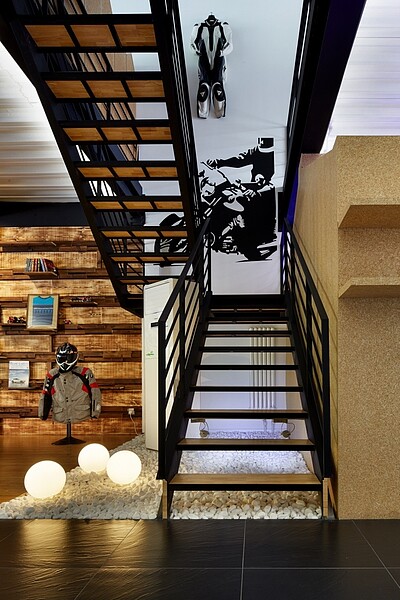 何大為協助北京BMW摩托車俱樂部與展間,進行整體建築與室內設計、規劃。圖/何大為提供