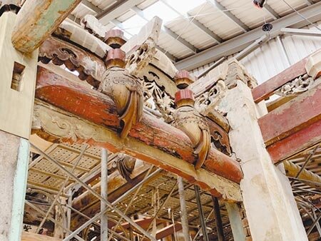 新竹市政府修復國定古蹟「進士第」,15日上梁後預計2021年12月完工,要再次重現其當年風華氣派的大院。(陳育賢攝)