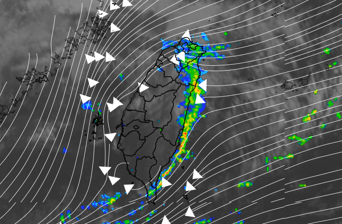 目前新北、台北到基隆宜蘭花蓮台東等地，雲量較多，也有飄雨，尤其迎風面的雨勢較大。圖／取自臉書粉專「氣象達人彭啟明」
