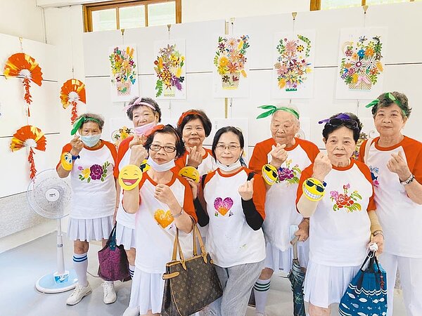 新北市長者每年重陽節都能領到重陽禮金,羨煞不少台北市長者。(新北市社會局提供)