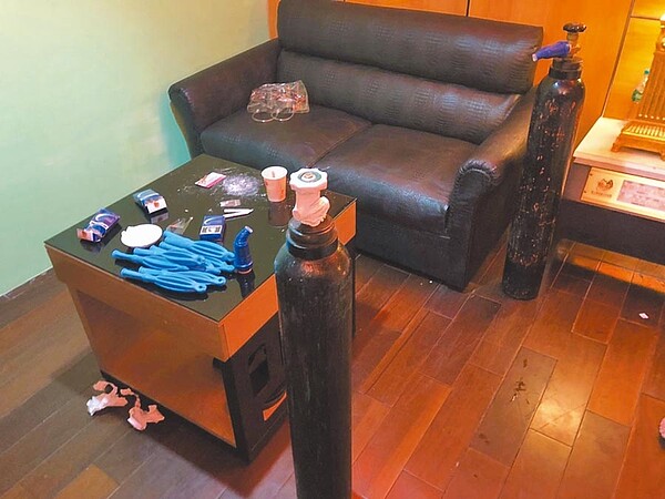 桃園市政府將在10月底預告《桃園市特定氣體不當使用防制自治條例》草案,若民眾持有笑氣卻無正當理由,可處3000至15000元罰緩。(翻攝照片/賴佑維桃園傳真)