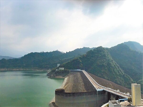 曾文、烏山頭水庫合計蓄水量只剩2.1億噸,曾文水庫16日水位為207.99公尺。(劉秀芬攝)