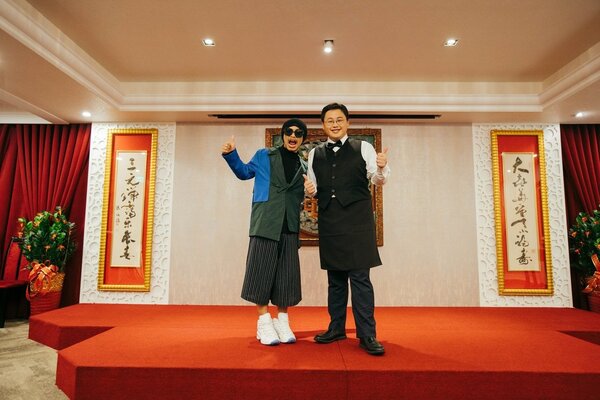 大馬鬼才黃明志（左）首度為台北市創作台北主題曲並拍攝音樂MV。圖／北市觀光傳播局提供