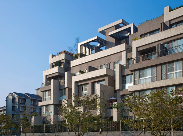 華固建設以歐式莊園生活為藍本,打造出「香草花園」。圖/截自華固建設官方網站