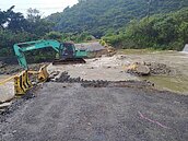 豪雨沖垮宜蘭秘境「粉鳥林」便道　車輛進不去、出不來