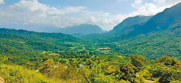 台灣地質破碎,容易因強降雨來襲,造成水庫淤積。農委會水保局台南分局表示,上游做好水土保持,水庫才能延壽。(水保局提供/李宜杰台南傳真)