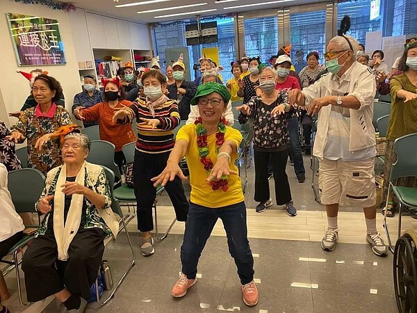 新店 中山里 中秋 活動 關懷據點 長輩 開懷 湯泉 新店樂生活 節慶樂