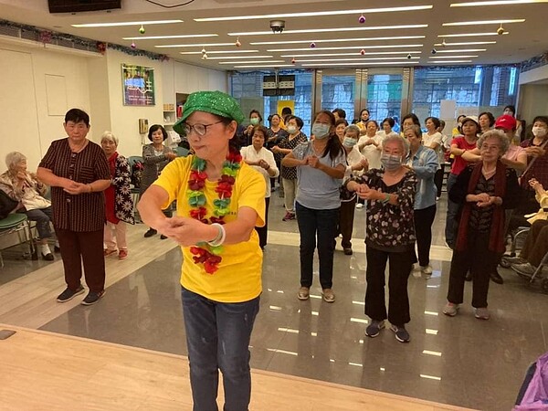 新店 中山里 中秋 活動 關懷據點 長輩 開懷 湯泉 新店樂生活 節慶樂