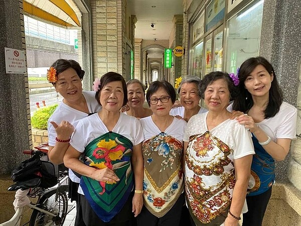 新店 中山里 中秋 活動 關懷據點 長輩 開懷 湯泉 新店樂生活 節慶樂