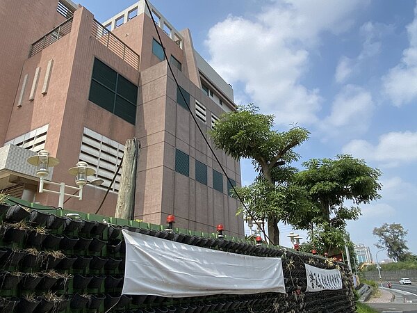 台南東區後甲里內的裕農變電所,完工已經18年,因附近居民抗爭,至今仍無法啟用。記者修瑞瑩/攝影