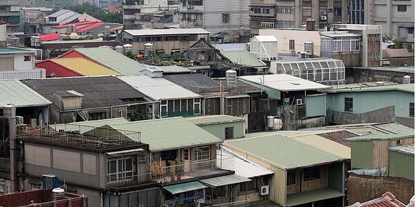 為了鼓勵高雄危老重建加速推動,高雄市都市計畫委員會19日審議通過環狀輕軌增額容積實施地區。圖/中時電子報資料照片