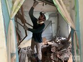 台南地震鹽水民宅天花板崩坍3口逃一劫　做工行善團送暖