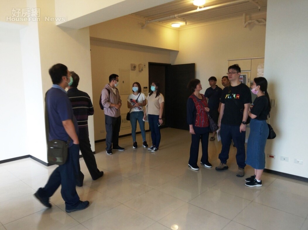 台灣金聯平價住宅活動吸引不少人潮,圖為新北市捷運宅民眾看屋情形。照片台灣金聯公司提供