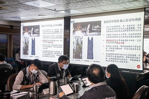 為保護「八卦窯」建築的協和磚廠,桃市府將透過道路高架化的設計,研擬兼顧當地居民用路需求及文資保存,達到雙贏的目標。圖/桃園市政府提供