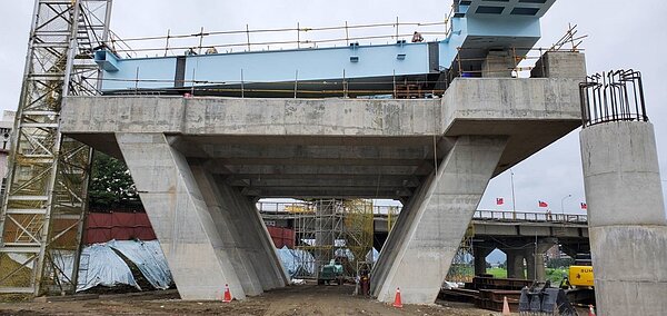 墩柱下方V型空間。圖/台北市工程處提供