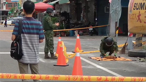 雲林斗南鎮一處閒置民宅今天正在進行拆除作業時發現未爆彈。圖／聯合資料照